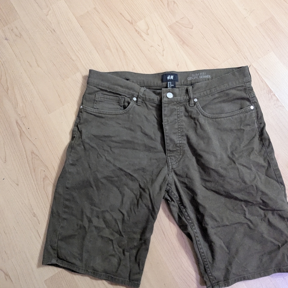 H&M Men's Olive Jean Shorts - Picture 2 of 5